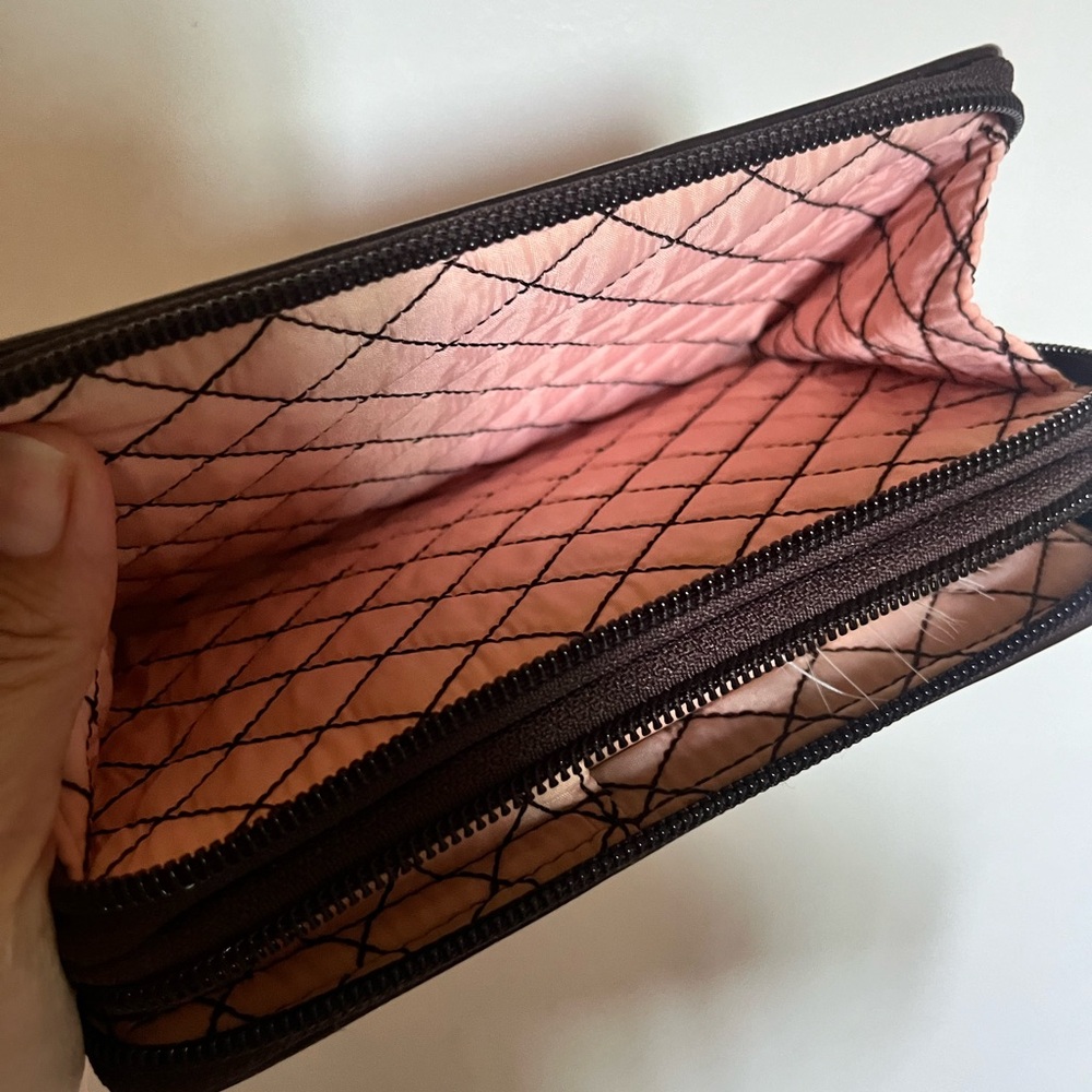 Juicy Couture x Sephora brush wallet - Picture 5 of 7